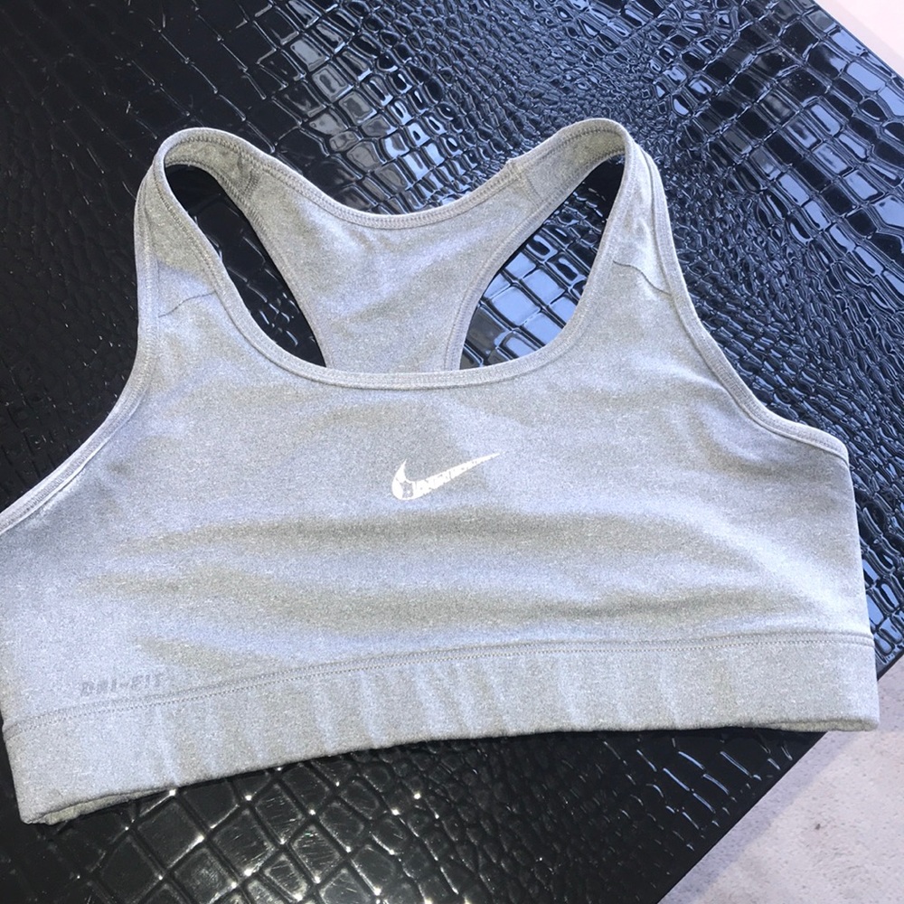 grey nike sportsbra
